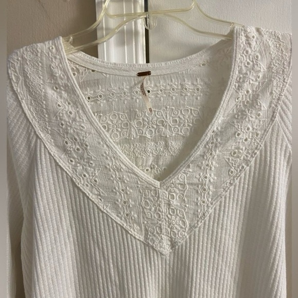 Free people White Eyelet Blouse ribbed v neck XS - Picture 4 of 8